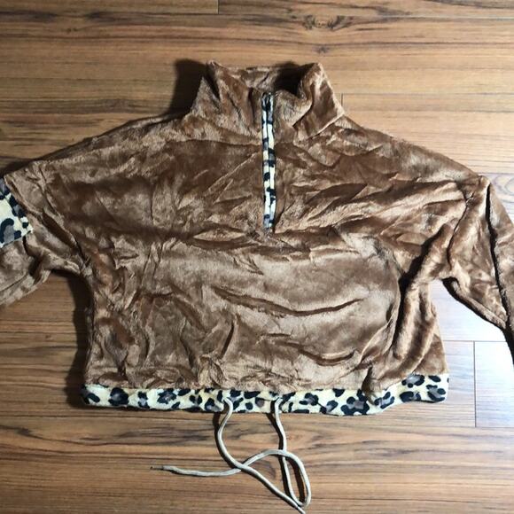 NEW Leopard Print Crop Top Pullover Half Zipper Size Medium - Picture 3 of 6
